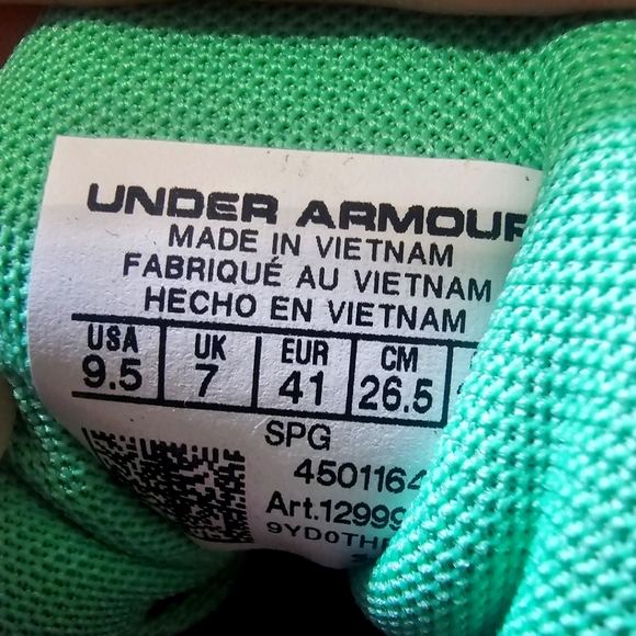 Under Armour Cleats - Picture 4 of 4